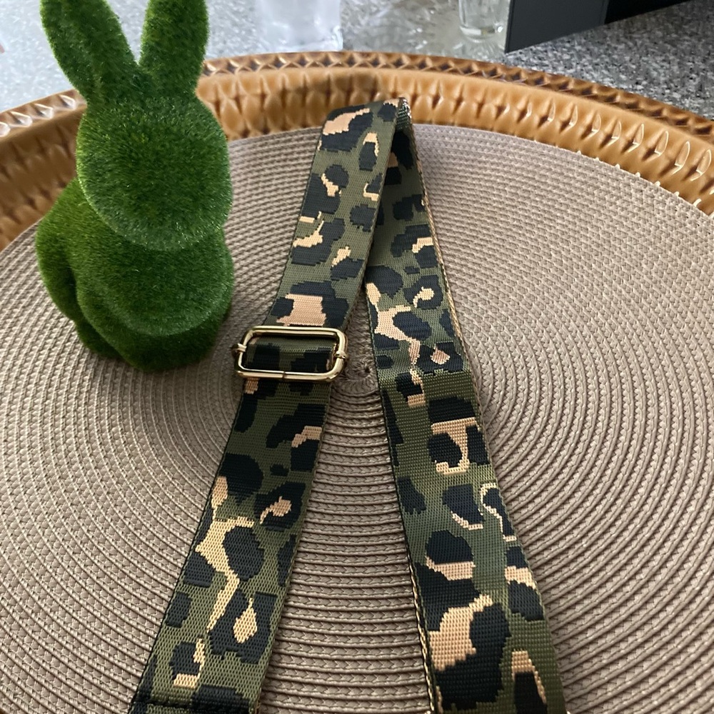 (NWT) Unbranded Adjustable Guitar Purse 👛 Strap